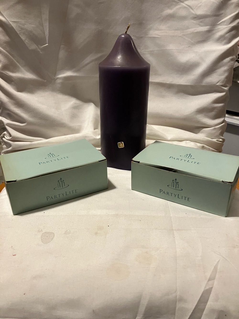 New. Party Lite 24  tea light candles n large purple / lavender scent one